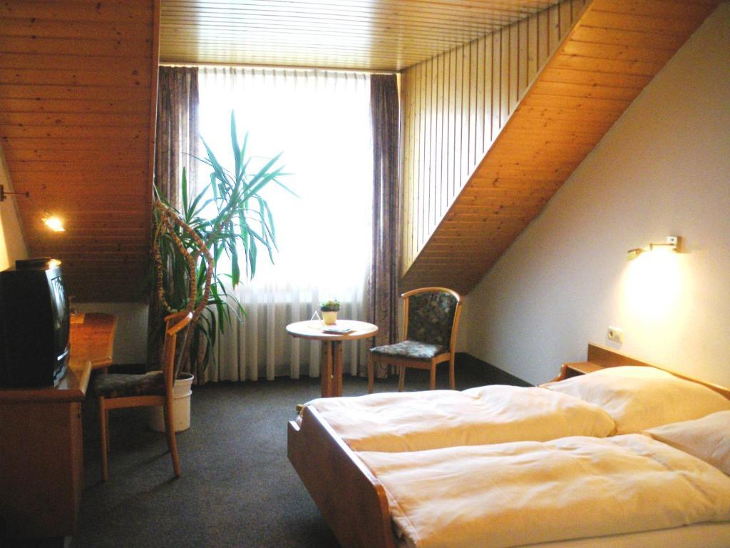 Tiptop Hotel Hirt Deisslingen Room photo